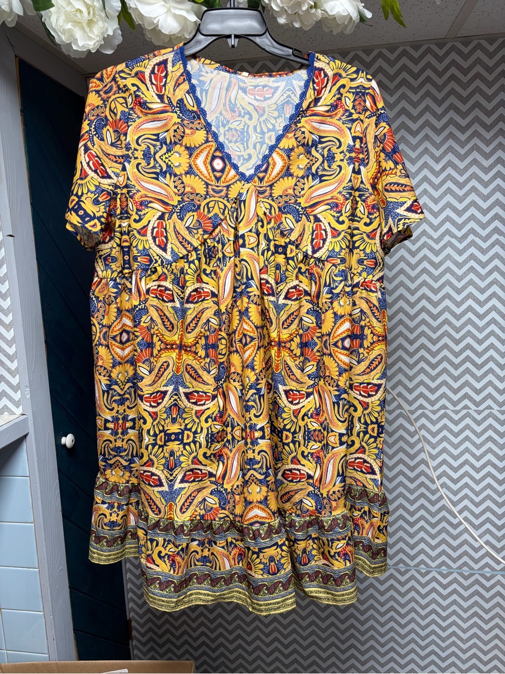 Vibrant Paisley V-Neck Short Sleeve Tunic Dress